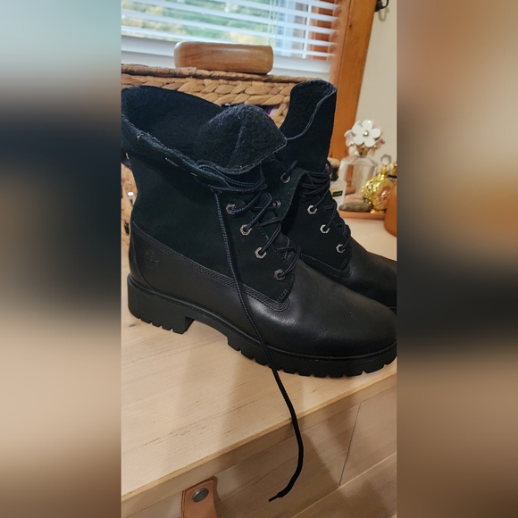 Black Timberland Womens fully lined Boot - Picture 3 of 4